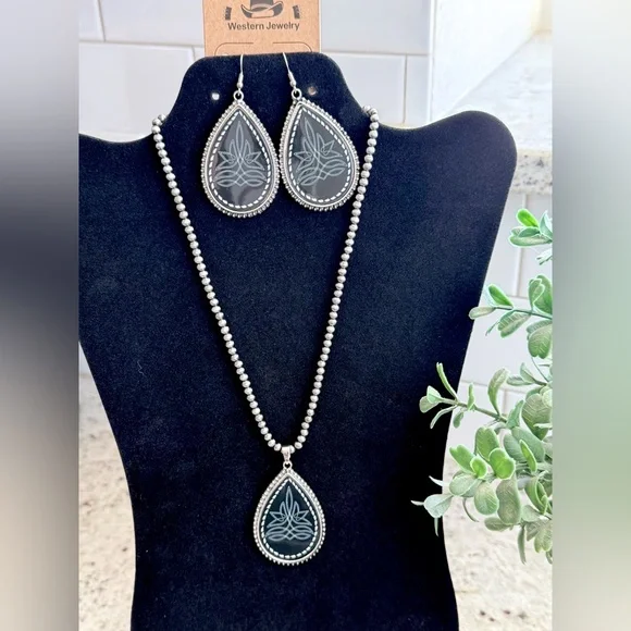 Black Teardrop Boot Stitch Earrings and Necklace Set - Picture 7 of 13